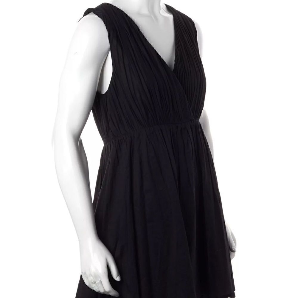 EUC Alice + Olivia Black Fit & Flare Pleated Dress